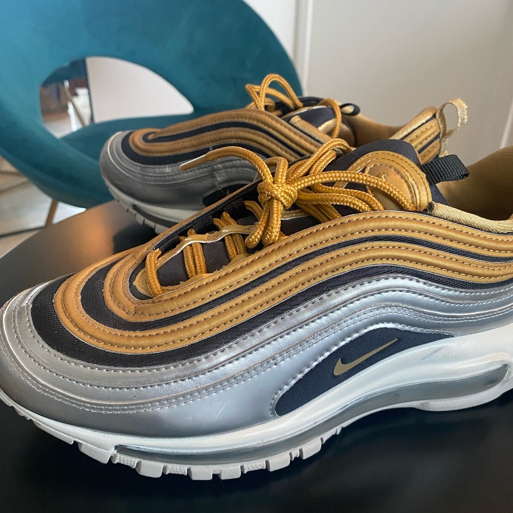 Air max 97 metallic gold and silver, gently used
